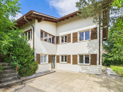 Exclusivité ! Maison individuelle de 7 pièces avec garage à rafraîchir image 1