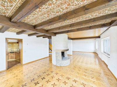 Exclusivité ! Maison individuelle de 7 pièces avec garage à rafraîchir image 2