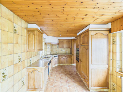 Exclusivité ! Maison individuelle de 7 pièces avec garage à rafraîchir image 3