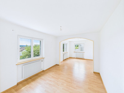 Exclusivité ! Maison individuelle de 7 pièces avec garage à rafraîchir image 4