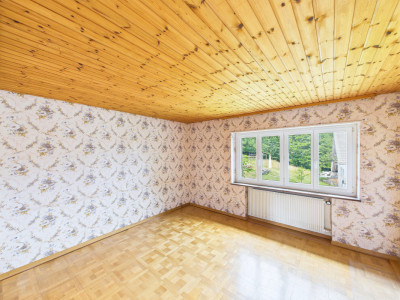 Exclusivité ! Maison individuelle de 7 pièces avec garage à rafraîchir image 5