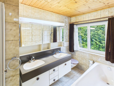 Exclusivité ! Maison individuelle de 7 pièces avec garage à rafraîchir image 6