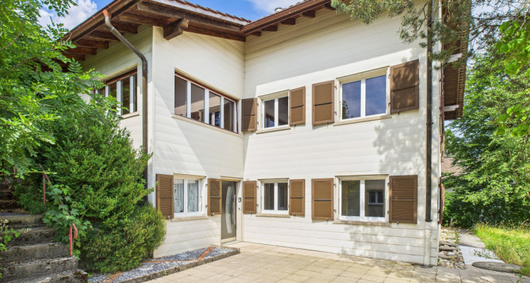 Exclusivité ! Maison individuelle de 7 pièces avec garage à rafraîchir image 1