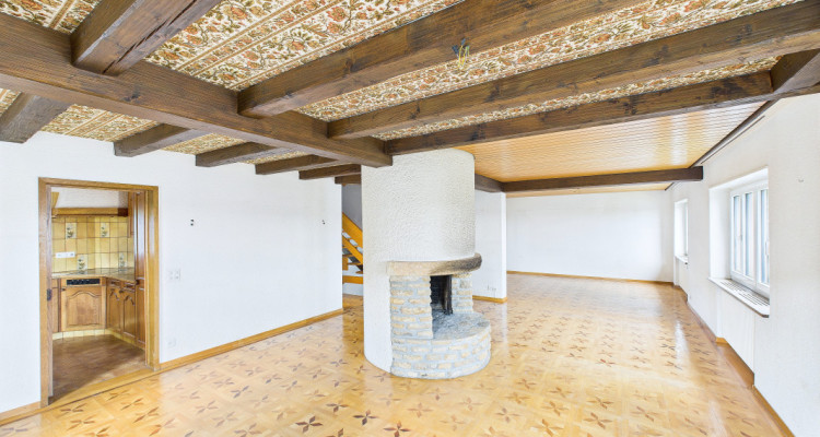 Exclusivité ! Maison individuelle de 7 pièces avec garage à rafraîchir image 2