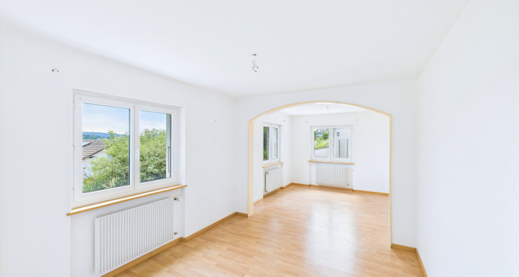 Exclusivité ! Maison individuelle de 7 pièces avec garage à rafraîchir image 4