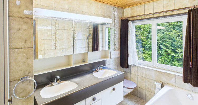 Exclusivité ! Maison individuelle de 7 pièces avec garage à rafraîchir image 6