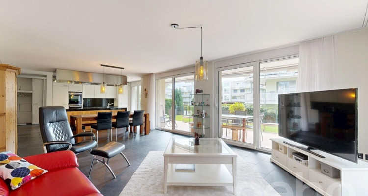 Moderne 5.5-Zimmer-Gartenwohnung - zentral und ruhig in 9200 Gossau image 2