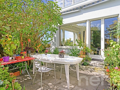 Grosszügiges Haus mit Einliegerwohnung, Garten und Pool image 3