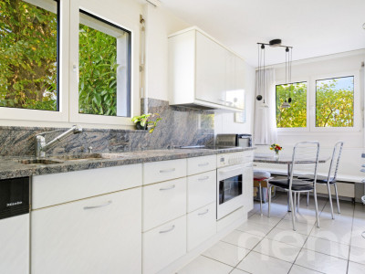 Grosszügiges Haus mit Einliegerwohnung, Garten und Pool image 5