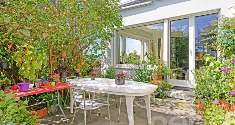 Grosszügiges Haus mit Einliegerwohnung, Garten und Pool image 3