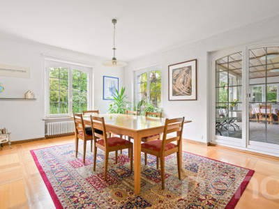 12-Zimmer-Haus mit Gartenoase und viel Raum image 2