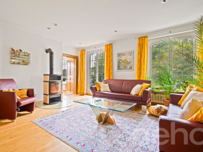 12-Zimmer-Haus mit Gartenoase und viel Raum image 4