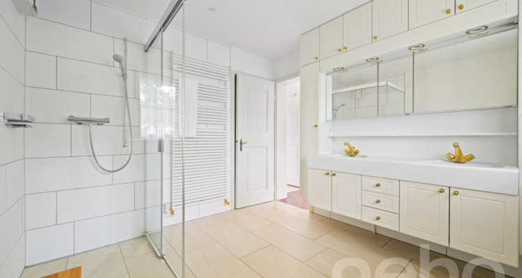 12-Zimmer-Haus mit Gartenoase und viel Raum image 9