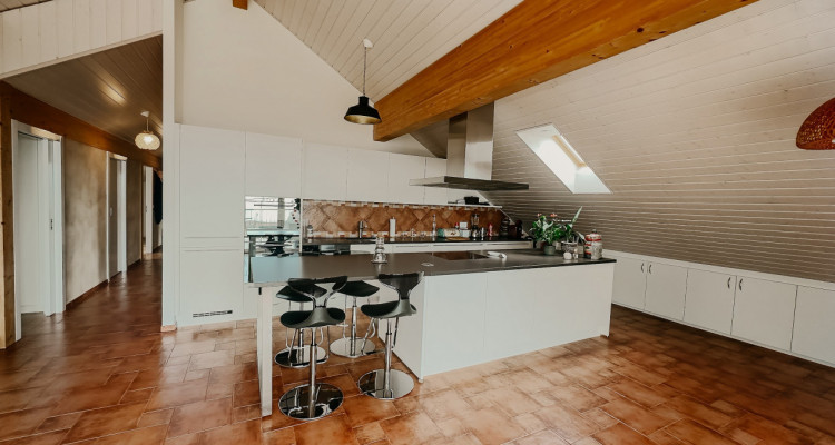 Lutry / Belmont-sur-Lausanne – Appartement de 5 pièces mansardé avec cachet image 1