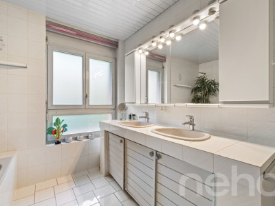 Unique opportunity Penthouse with panoramic views over Lake Neuchâtel image 9