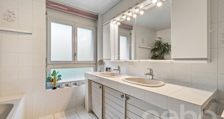 Unique opportunity Penthouse with panoramic views over Lake Neuchâtel image 9