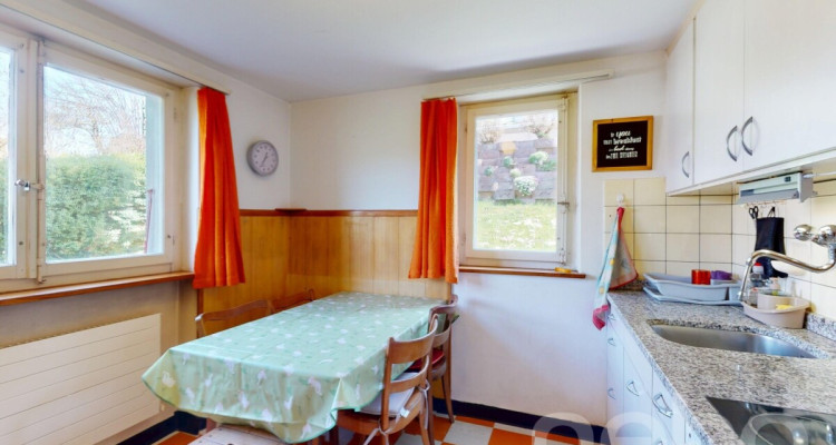 Charmantes Zweifamilienhaus mit grosszügigem Umschwung image 5