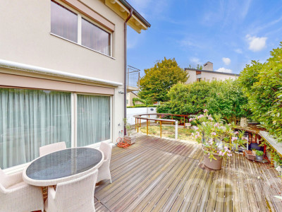 Proche du centre du village image 2