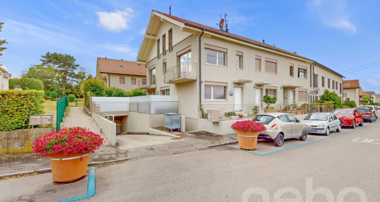 Proche du centre du village image 3