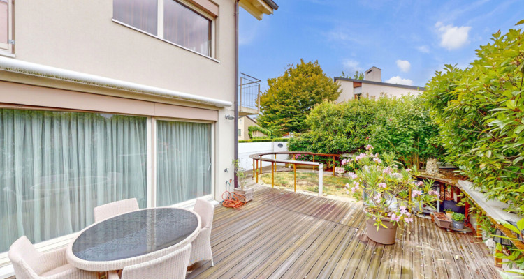 Proche du centre du village image 2