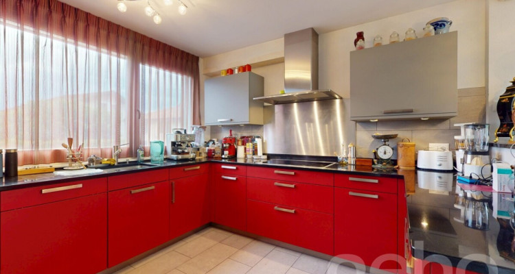 Proche du centre du village image 7