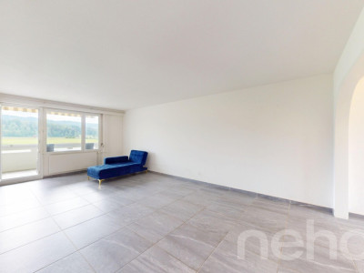 Renovierte 4.5-Zimmer-Wohnung mit unverbaubarer Aussicht image 5