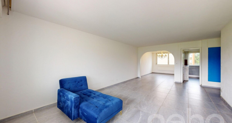 Renovierte 4.5-Zimmer-Wohnung mit unverbaubarer Aussicht image 4