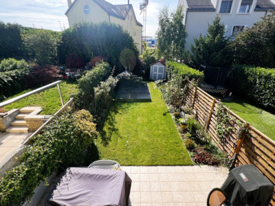 Villa mitoyenne de 5,5 pièces avec terrasse et jardin image 1