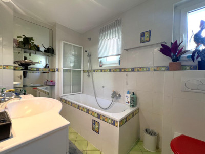 Villa mitoyenne de 5,5 pièces avec terrasse et jardin image 9