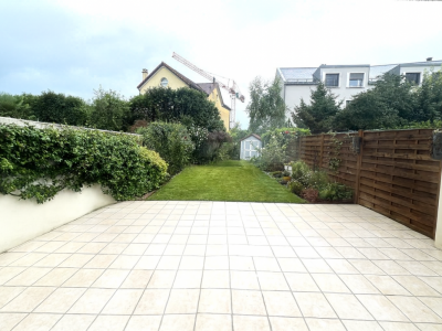 Villa mitoyenne de 5,5 pièces avec terrasse et jardin image 1