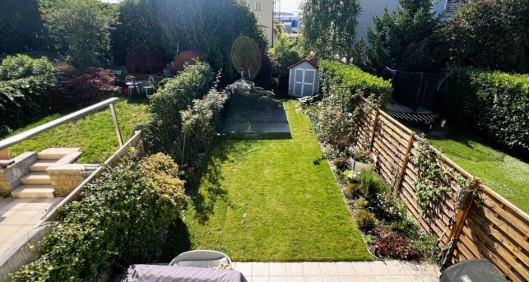 Villa mitoyenne de 5,5 pièces avec terrasse et jardin image 1