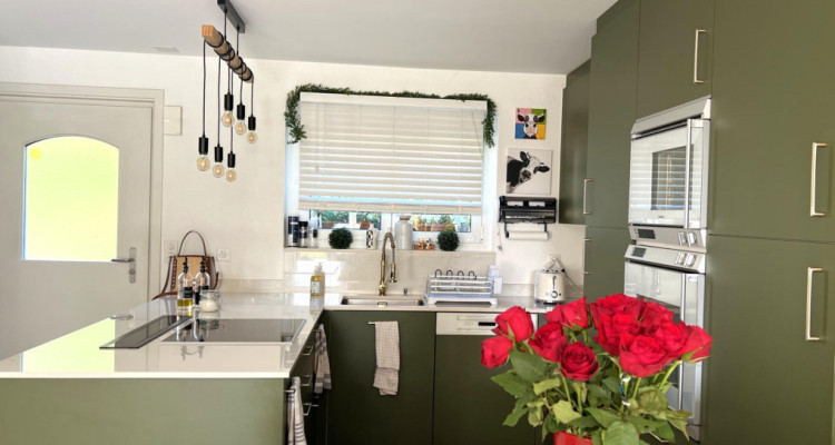 Villa mitoyenne de 5,5 pièces avec terrasse et jardin image 3