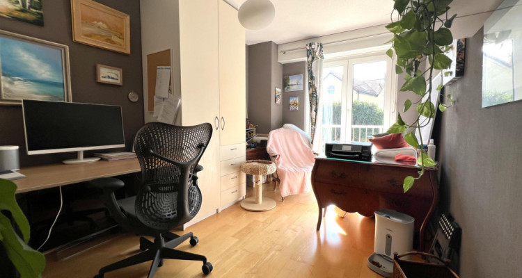 Villa mitoyenne de 5,5 pièces avec terrasse et jardin image 5