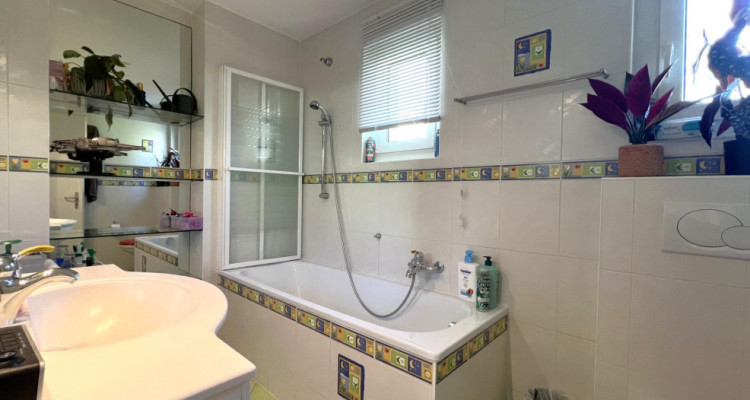 Villa mitoyenne de 5,5 pièces avec terrasse et jardin image 9