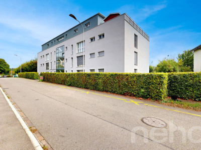 Grosszügige 5.5-Zimmer-Attikawohnung mit Liftzugang und Weitblick image 2