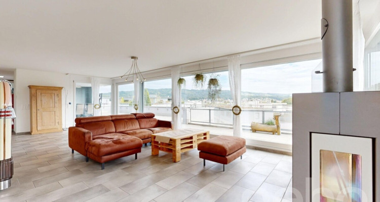 Grosszügige 5.5-Zimmer-Attikawohnung mit Liftzugang und Weitblick image 1