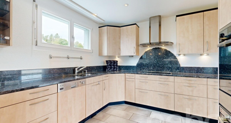 Grosszügige 5.5-Zimmer-Attikawohnung mit Liftzugang und Weitblick image 5