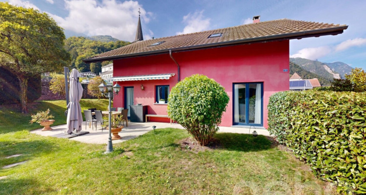 Charmante maison spacieuse avec bel espace extérieur image 1