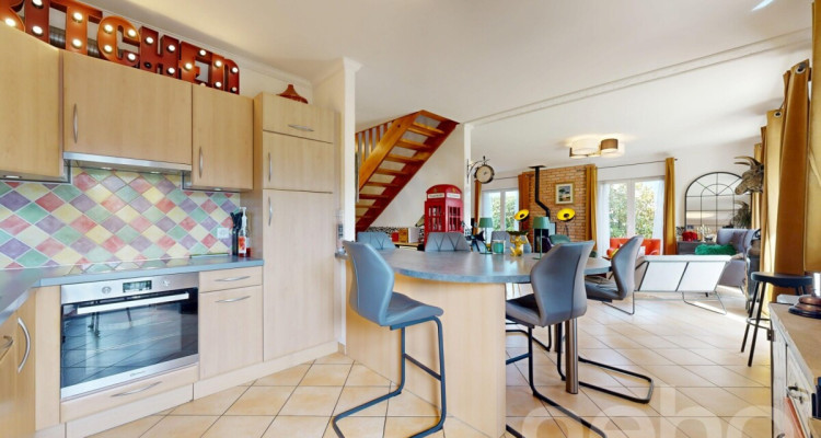 Charmante maison spacieuse avec bel espace extérieur image 7