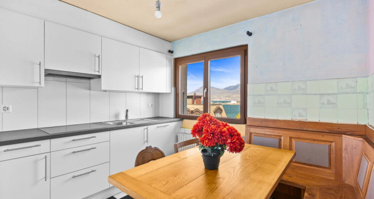 Exclusivité ! Belle bâtisse à rénover face au Lac ! image 1