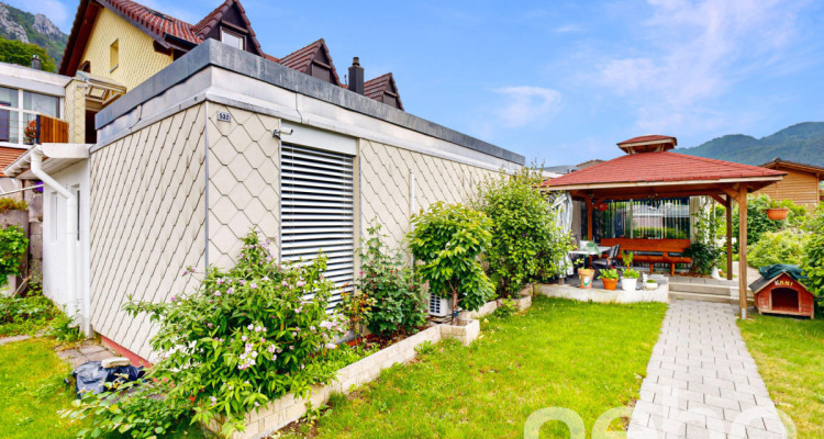 Idyllisches Einfamilienhaus mit Wintergarten und Panoramablick image 1