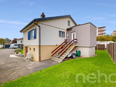 Superbe petite maison familiale rénovée avec terrasse et grand jardin! image 1
