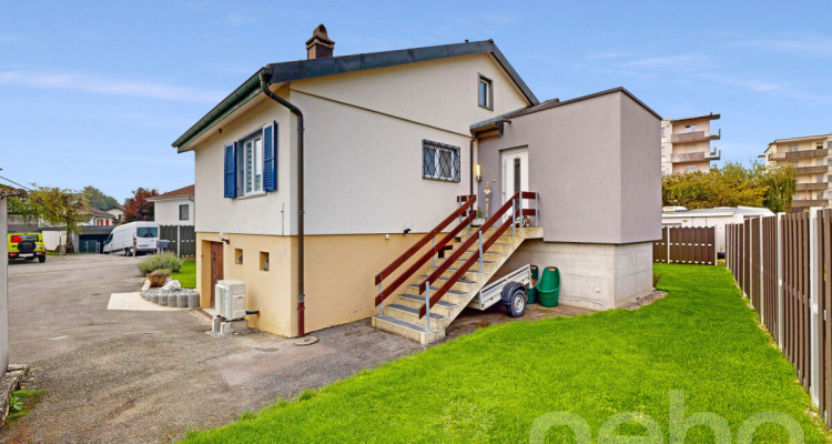 Superbe petite maison familiale rénovée avec terrasse et grand jardin! image 1