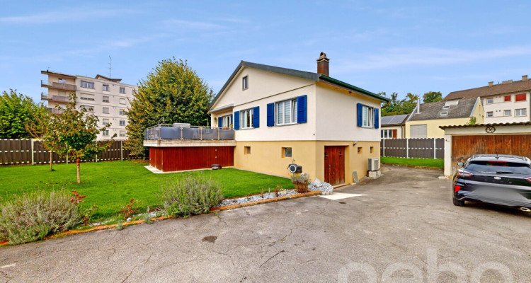 Superbe petite maison familiale rénovée avec terrasse et grand jardin! image 2