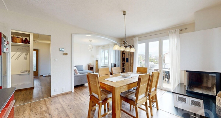 Superbe petite maison familiale rénovée avec terrasse et grand jardin! image 3