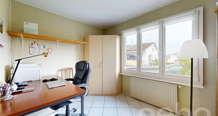 Superbe petite maison familiale rénovée avec terrasse et grand jardin! image 10