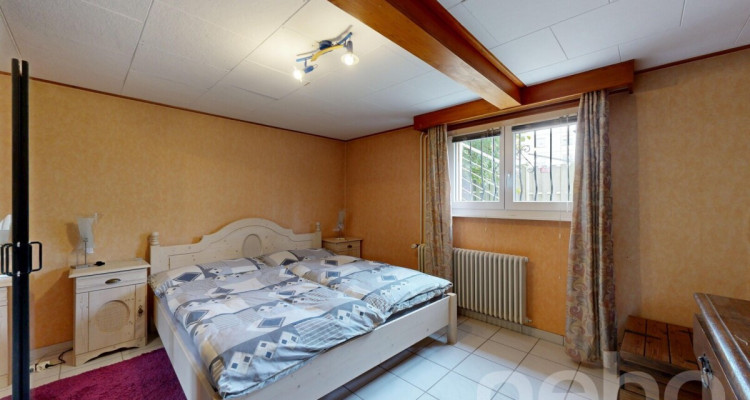 Superbe petite maison familiale rénovée avec terrasse et grand jardin! image 12