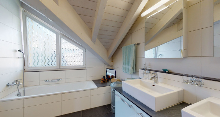 Gepflegte Dachwohnung mit viel Komfort 4.5 Zimmer Dach-WHG image 3