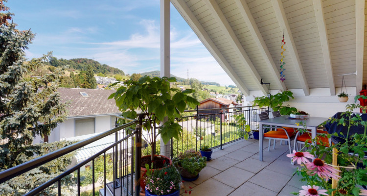 Gepflegte Dachwohnung mit viel Komfort 4.5 Zimmer Dach-WHG image 4