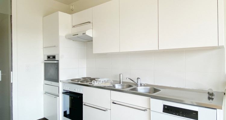 Bel appartement traversant de 5 pièces au Petit-Saconnex  image 2